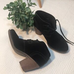 Clark Artisan women’s black suede leather boot shoes booties size 9